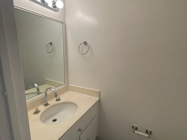 100 S Doheny Dr #313 — Photo 22