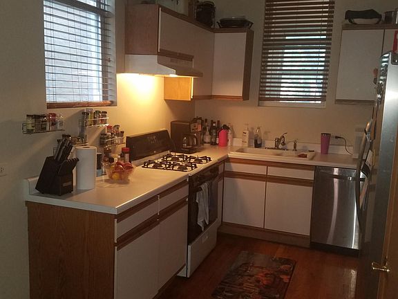 5th image of 2155 W Melrose St #1