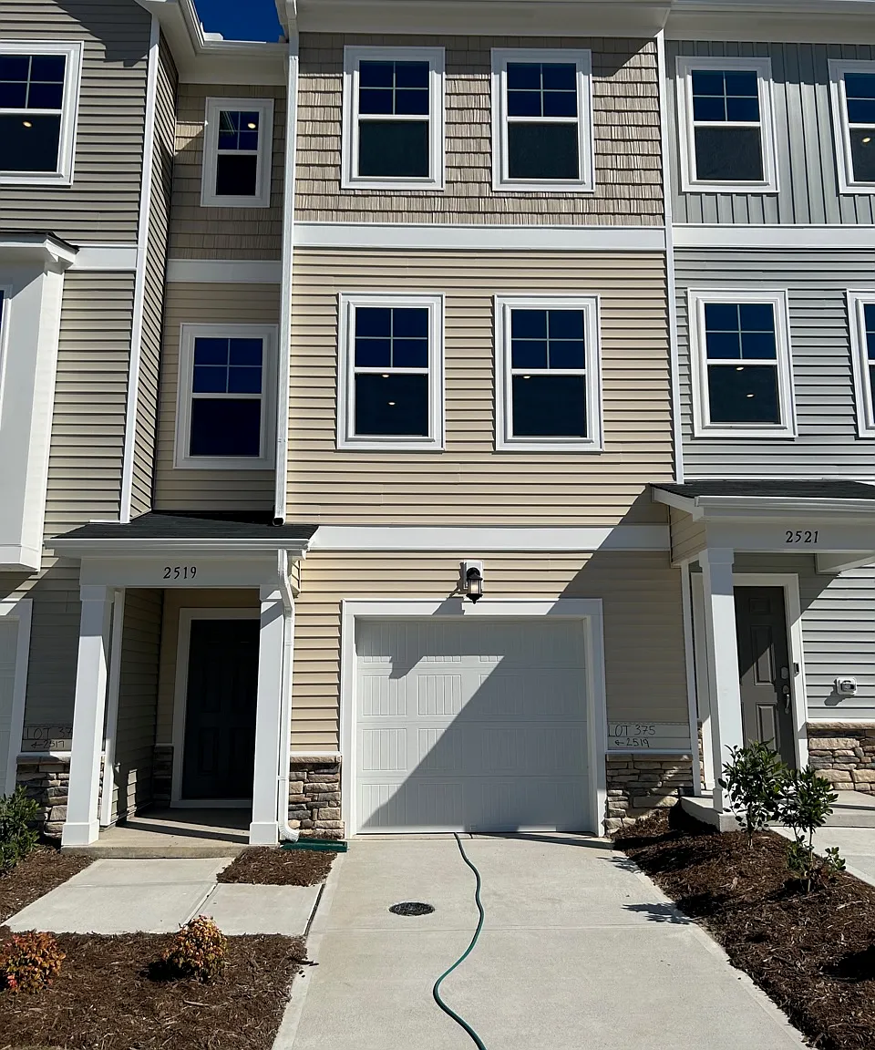 3 bed, 3.5 bath, 1858 sqft, $2,100 — Photo 1