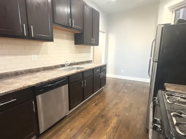 906 W Montrose Ave APT 2, Chicago, IL 60613