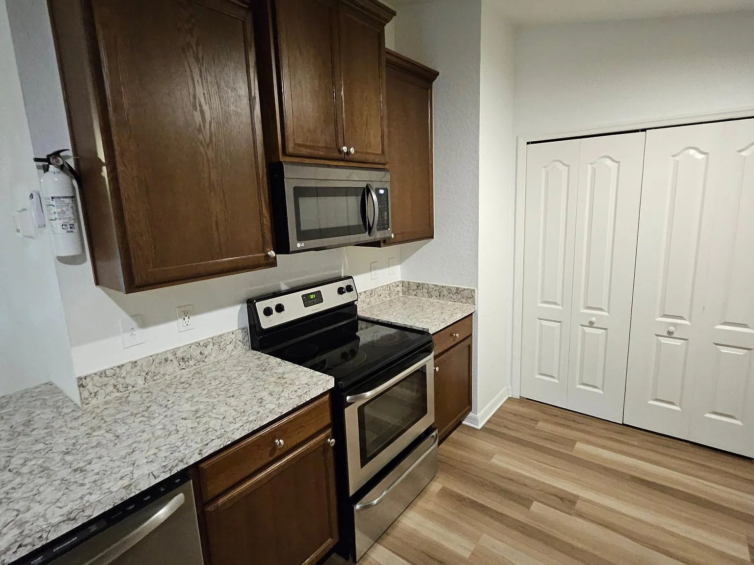 1849 Wallace Manor Ln — Photo 4