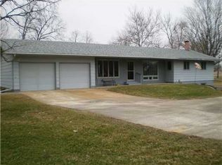 37 Klemish Cir, Center Point, IA 52213