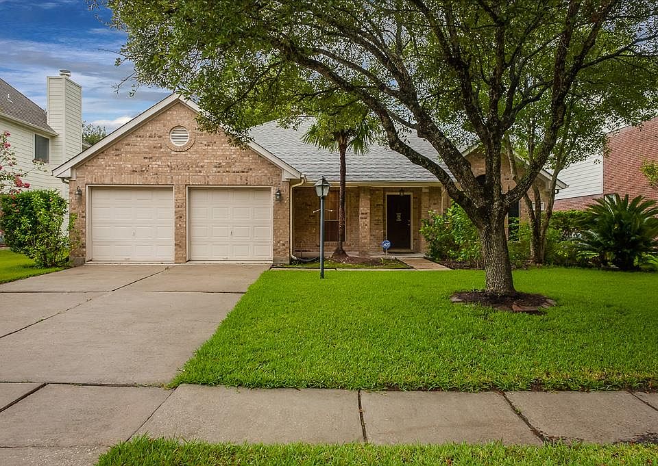1st image of 204 Harwood Dr
