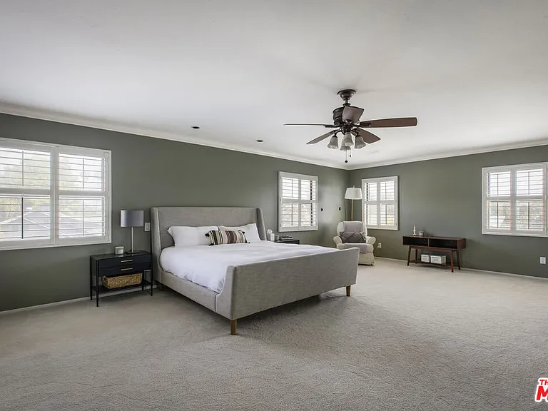 1132 N Reese Pl — Photo 34