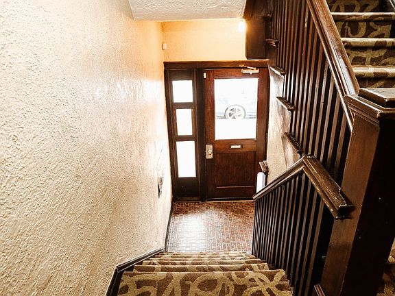 2nd image of 708 E 11th St Unit 13