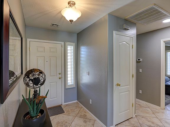 5th image of 2380 E Valencia Dr