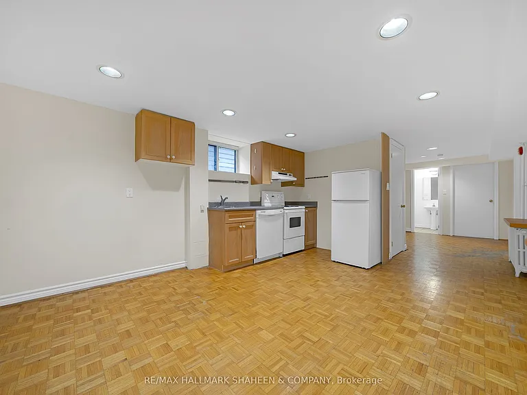 12 Foxbar Rd #BASEMENT — Photo 5