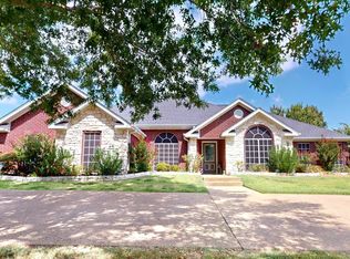905 Dove Creek Dr, Athens, TX 75751