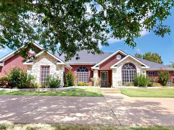 905 Dove Creek Dr, Athens, TX 75751
