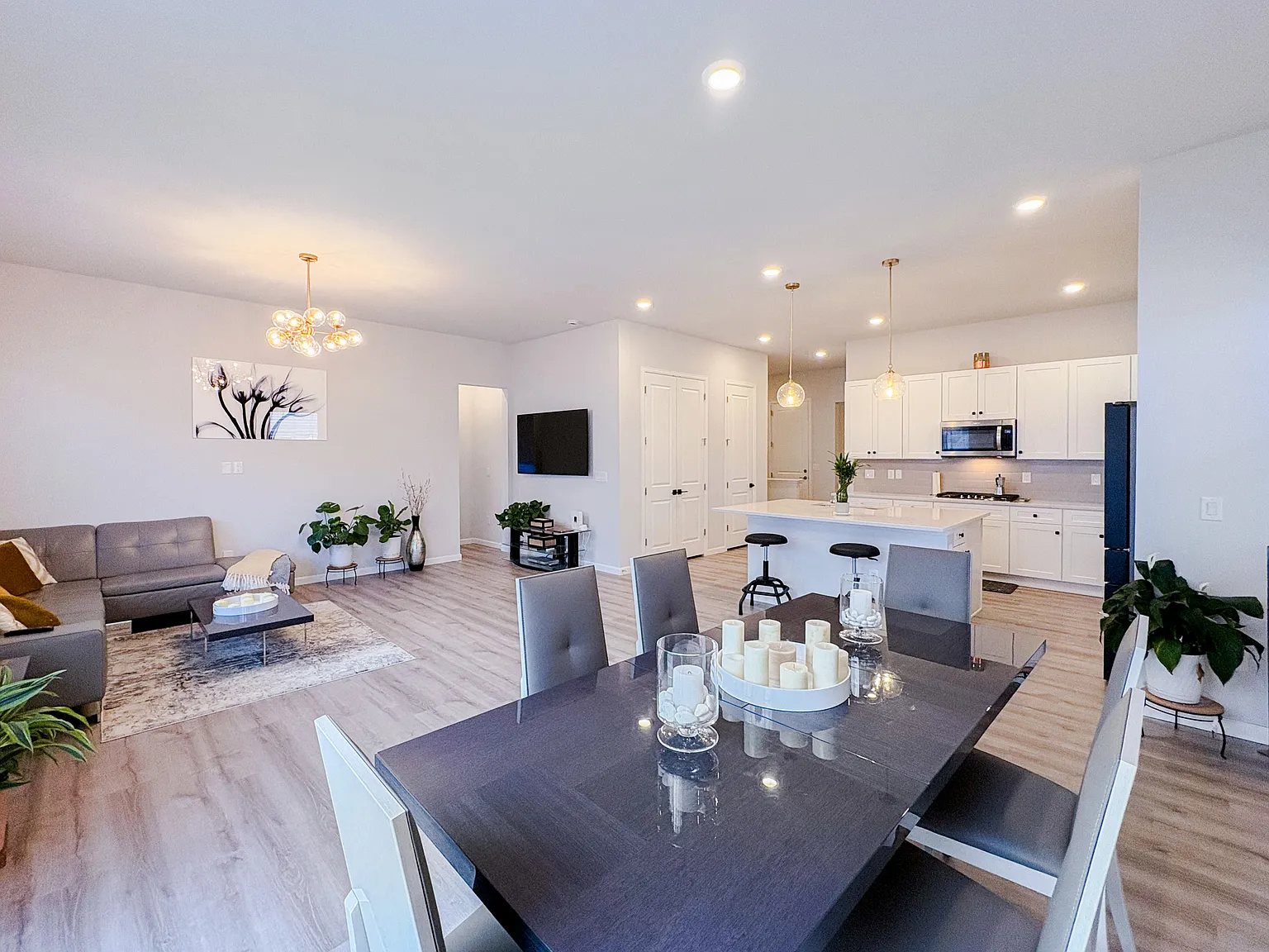3 bed, 1806 sqft, $3,500 — Photo 2