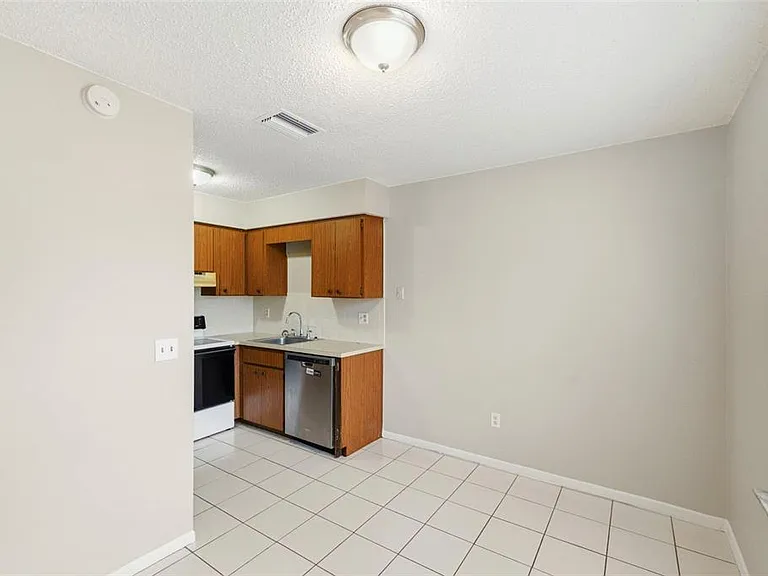 8124 Omaha Cir — Photo 8