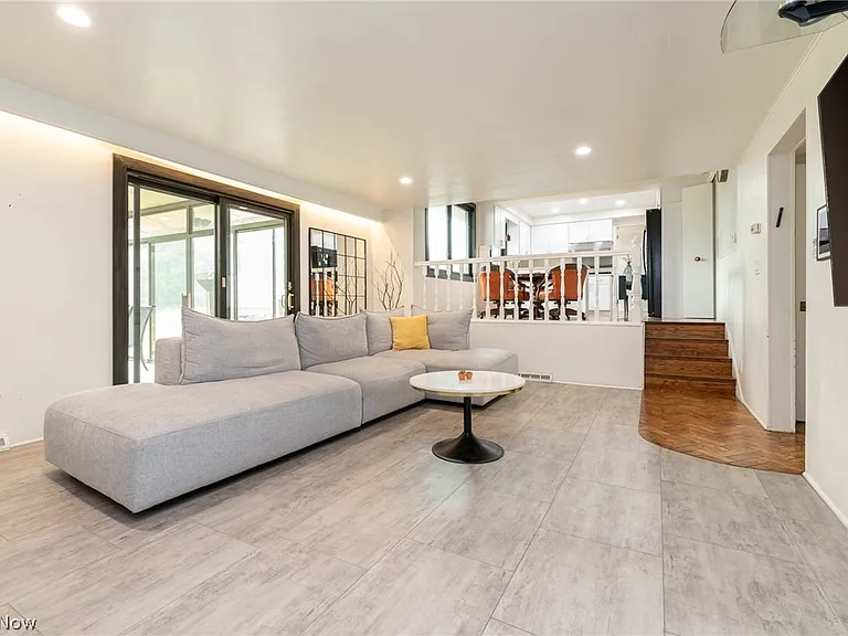 25150 Cardington Dr — Photo 18