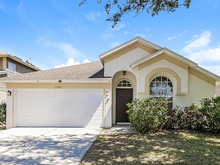 1505 Scotch Pine Dr — Photo 1