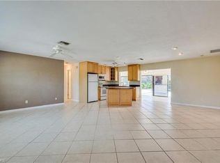 916 SE 21st Pl, Cape Coral, FL 33990