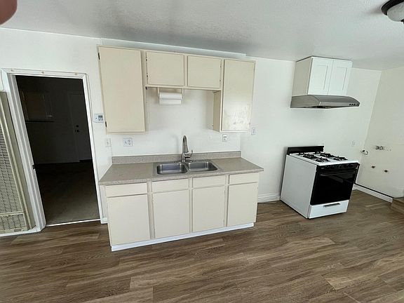 2nd image of 10229 1/2 Park St
