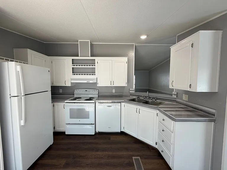 1105 S Rogers St — Photo 21