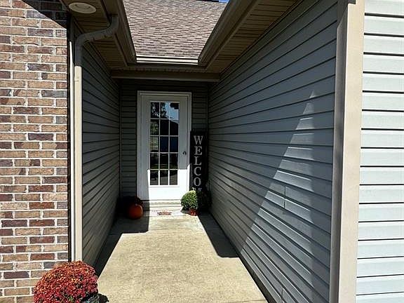 3rd image of 1052 W Cobblefield Dr