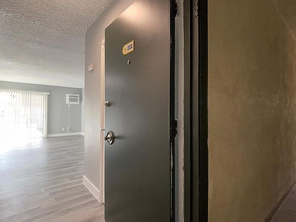 2nd image of 5020 Tujunga Ave #114