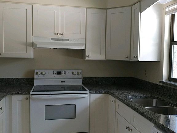 3rd image of 2264 Fox Hollow Dr Unit 2264