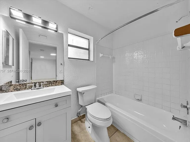 3814 Coral Tree Cir #3814 — Photo 15