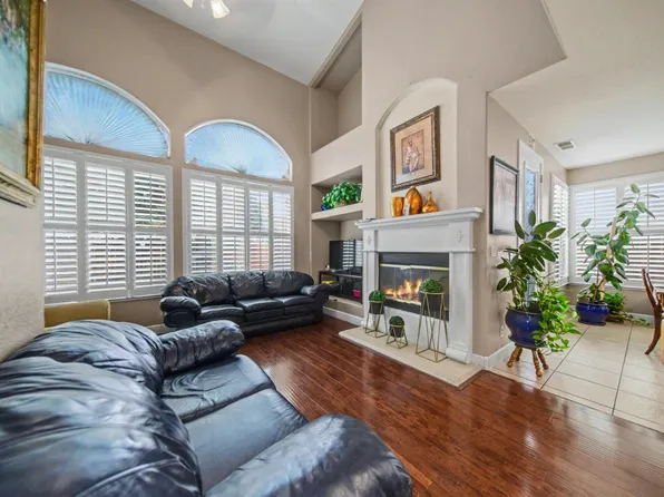 2226 Ryanlee Dr, Riverbank, CA 95367