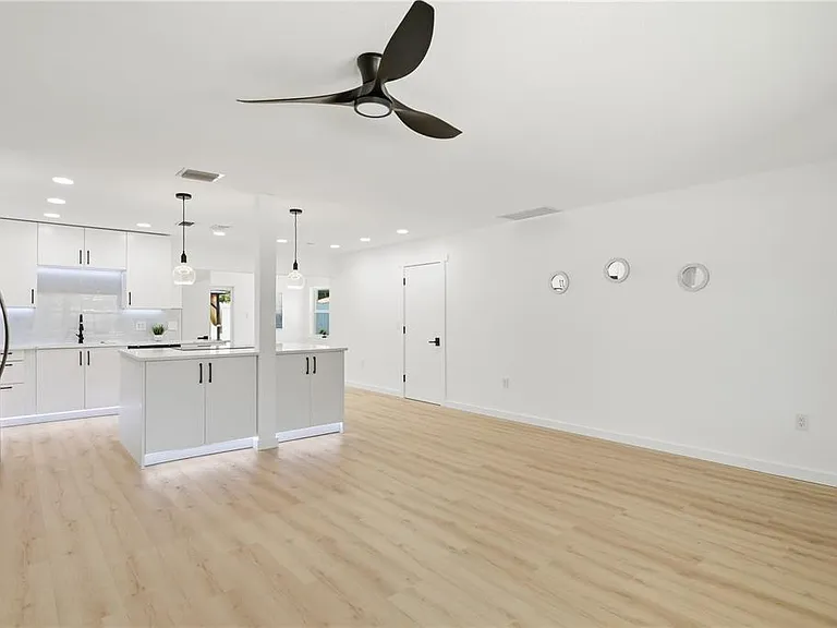 1290 Michigan Blvd — Photo 9