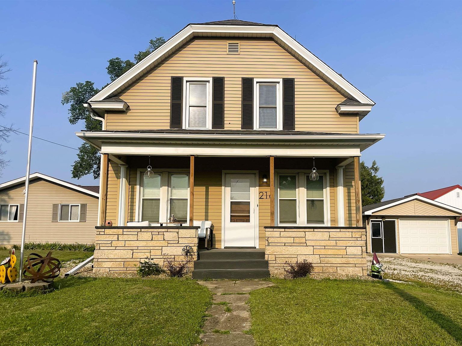 216 S Main St, Spillville, IA 52168 MLS 20243177 Zillow