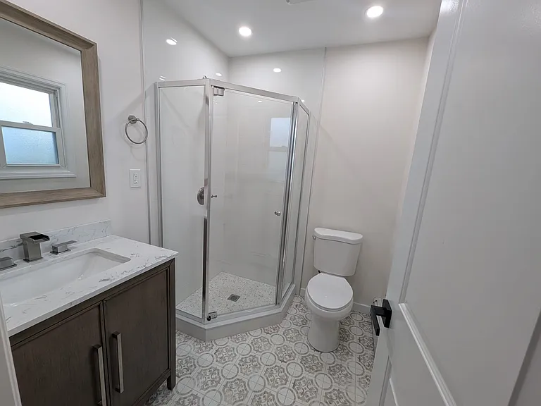 2427 Clinton St — Photo 9