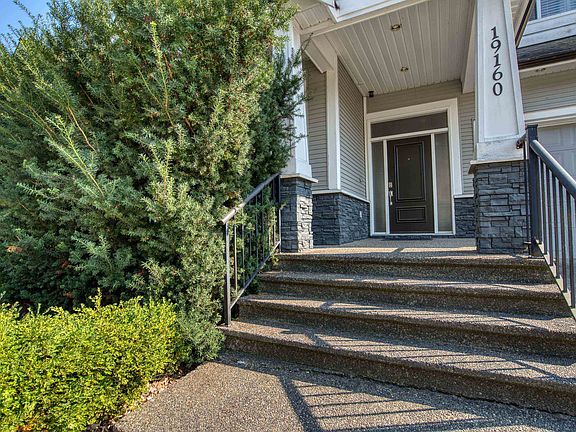 3rd image of 19160 69th Ave