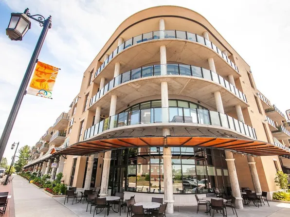 215 East Pleasant STREET #201, Oconomowoc, WI 53066