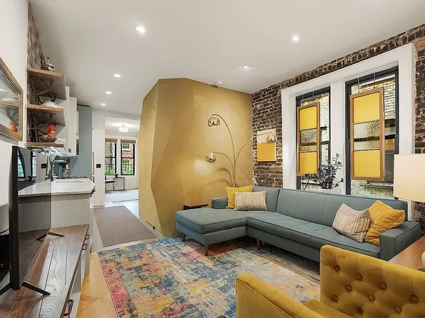 149 W 12th St APT 36, New York, NY 10011