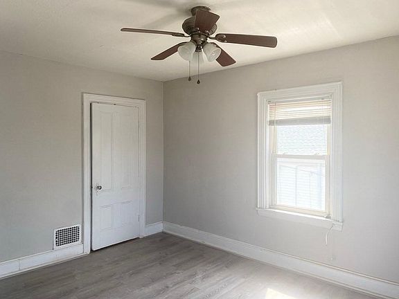 2nd image of 25 Vine Ave #2R