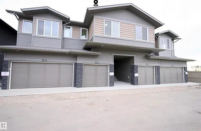 2710 66 Street SW, Edmonton — Photo 2