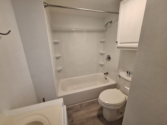 5th image of 616 Auburn St