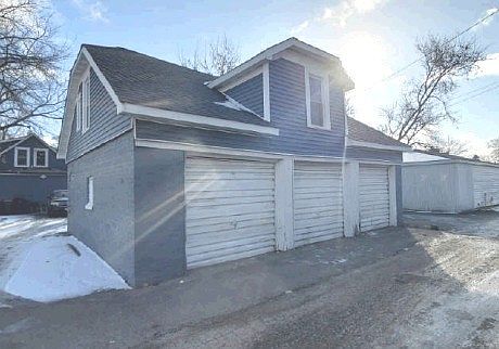 3rd image of 1026 Victoria Ave