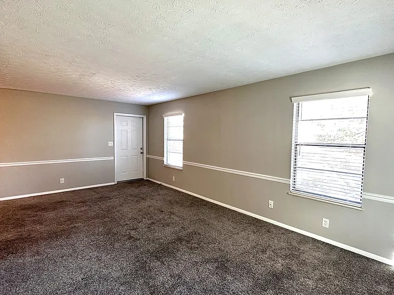 Breckenridge Apartment Homes — Photo 9