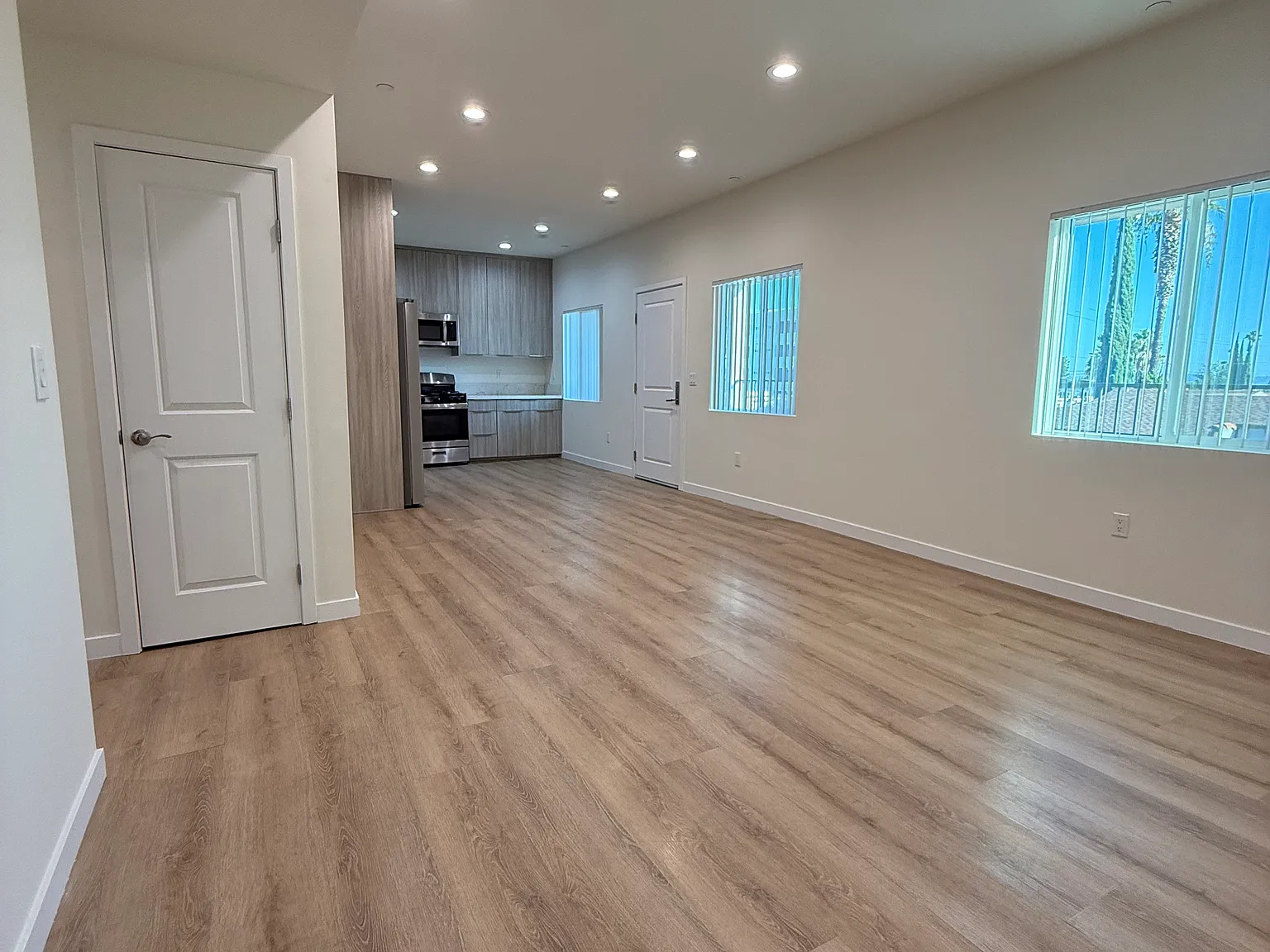 2 bed, 932 sqft, $2,745 — Photo 4