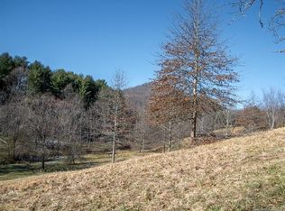 74 Sesame St, Waynesville, NC 28785