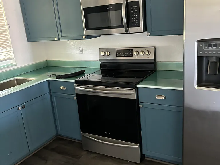 1171 Memorial Dr — Photo 2