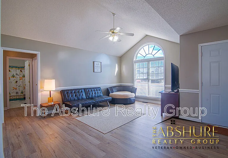 7604 Lilly Pond Ln — Photo 2