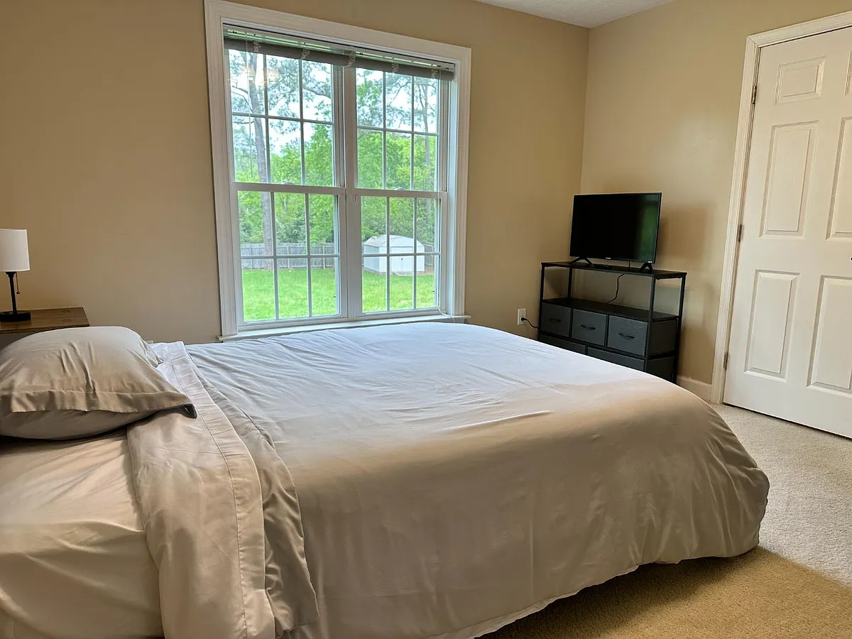 Unit Photo - 323 Fox Hill Rd #2