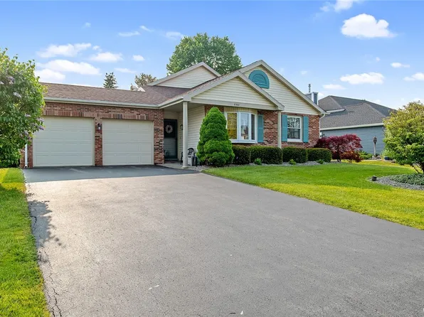 8160 Capricorn Dr, Liverpool, NY 13090