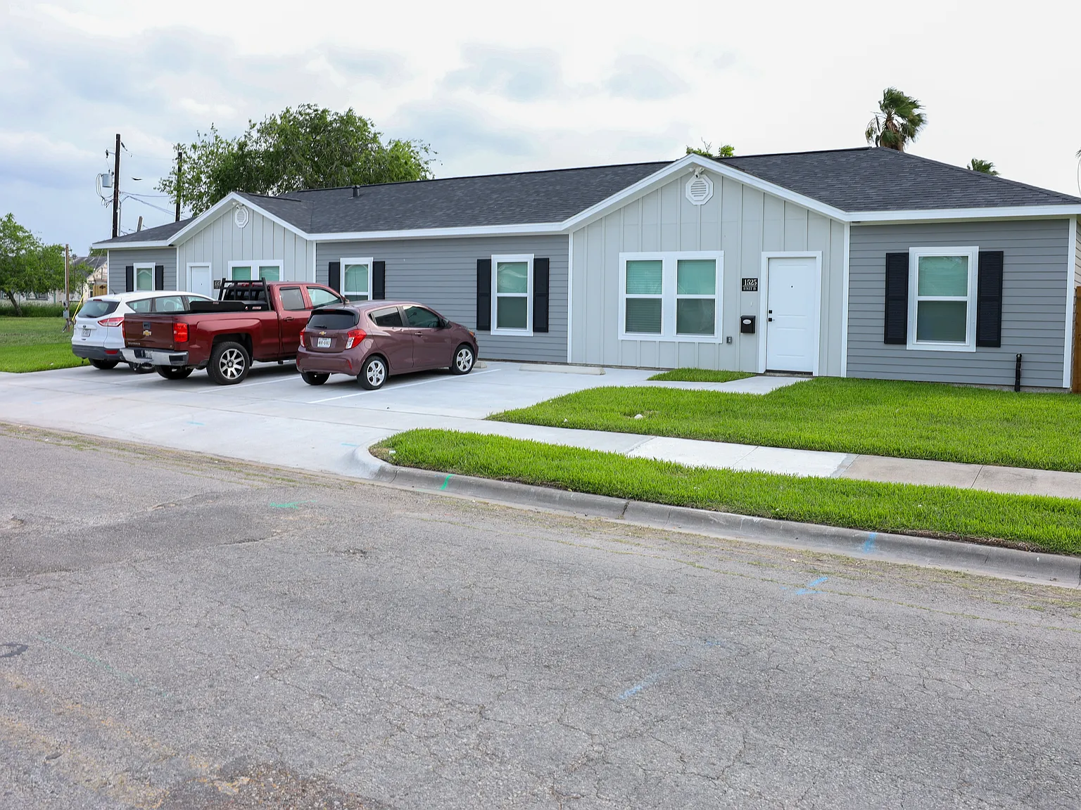 3 bed, 1062 sqft, $1,895 — Photo 2