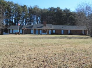 34 Wood Ln, Troutville, VA 24175