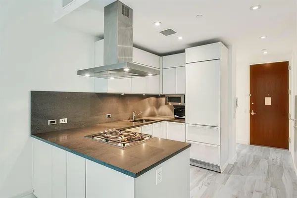 Rented by E Realty International Corp | media 1