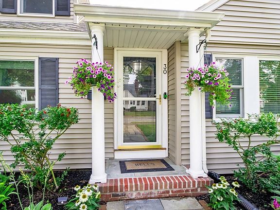 3rd image of 30 Colonial Ave