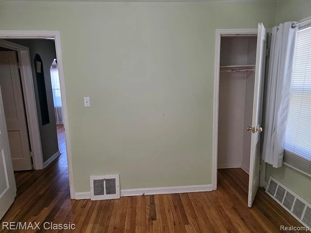 4 bed, 1277 sqft, $3,200 — Photo 4