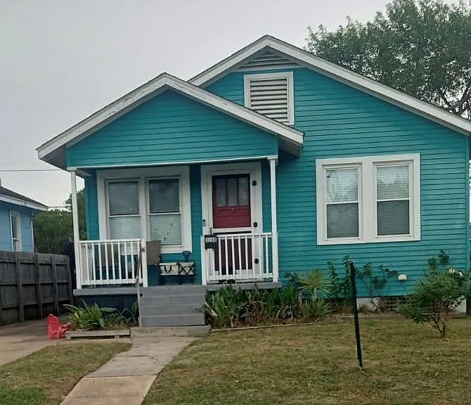 5208 Bernardo De Galvez — Photo 1