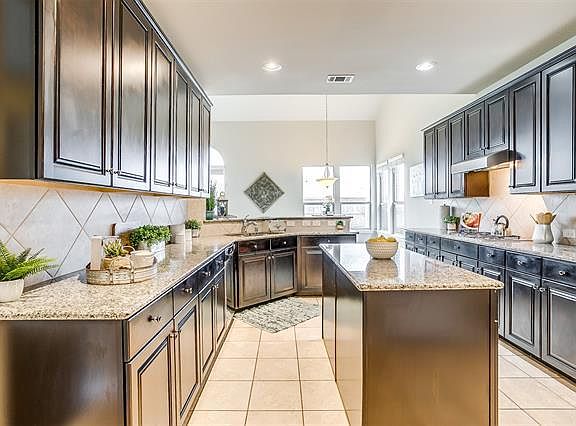 3rd image of 1813 Goldenrod Ln