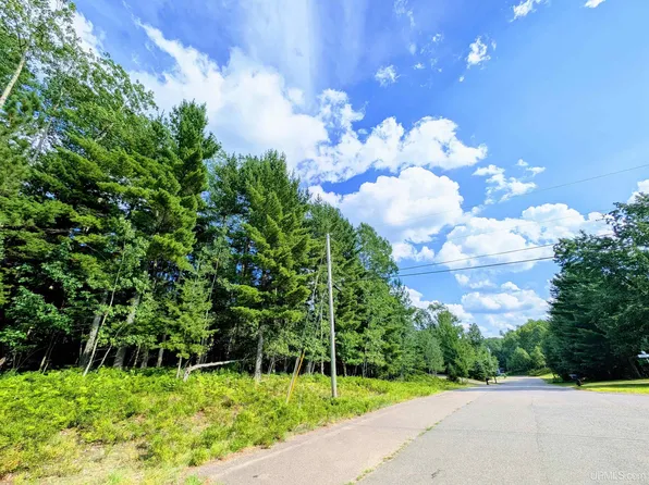 David Dr, Marquette, MI 49855